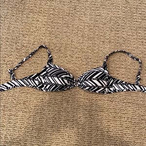 Sunsets black & white bikini swim top! 🐝